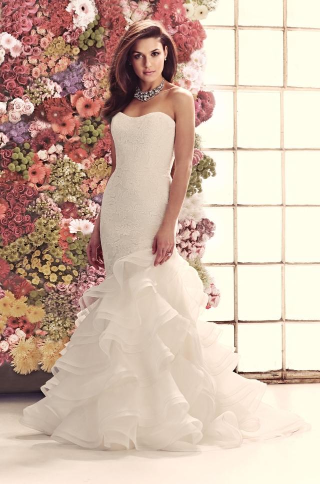 Svadobná móda-Mikaella-dizajnový štítok-prehodený-spodná časť-v tvare srdca-dekolt