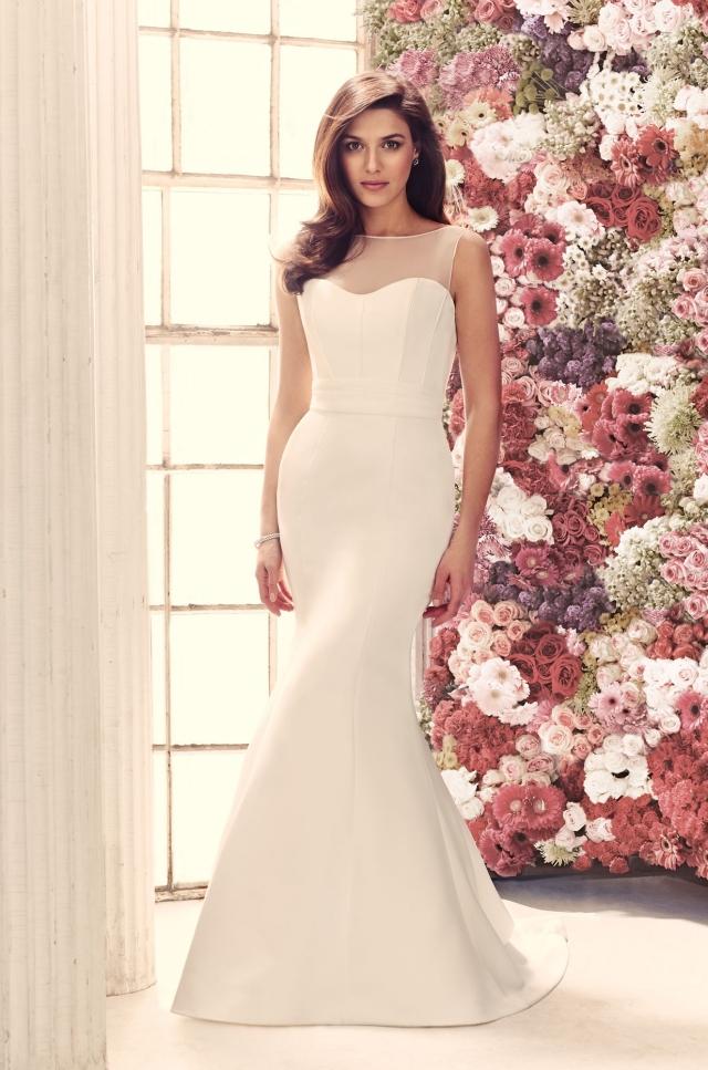 Svadobné šaty-zdôraznené-pás-transparentné-ramienka-vysoký výstrih-elegantné-a-šik