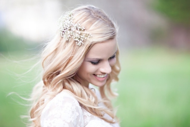 prírodný-nevesta-účes-blond-vlasy-exteriér-obrázok