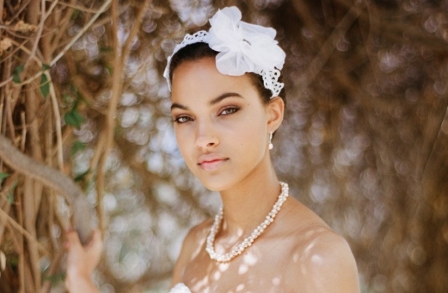 účes-svadobná čelenka-drdol-vlasy-nápad