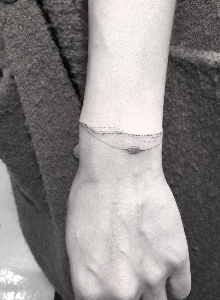 filigránske-tetovacie motívy-žena-náramky-dr-woo