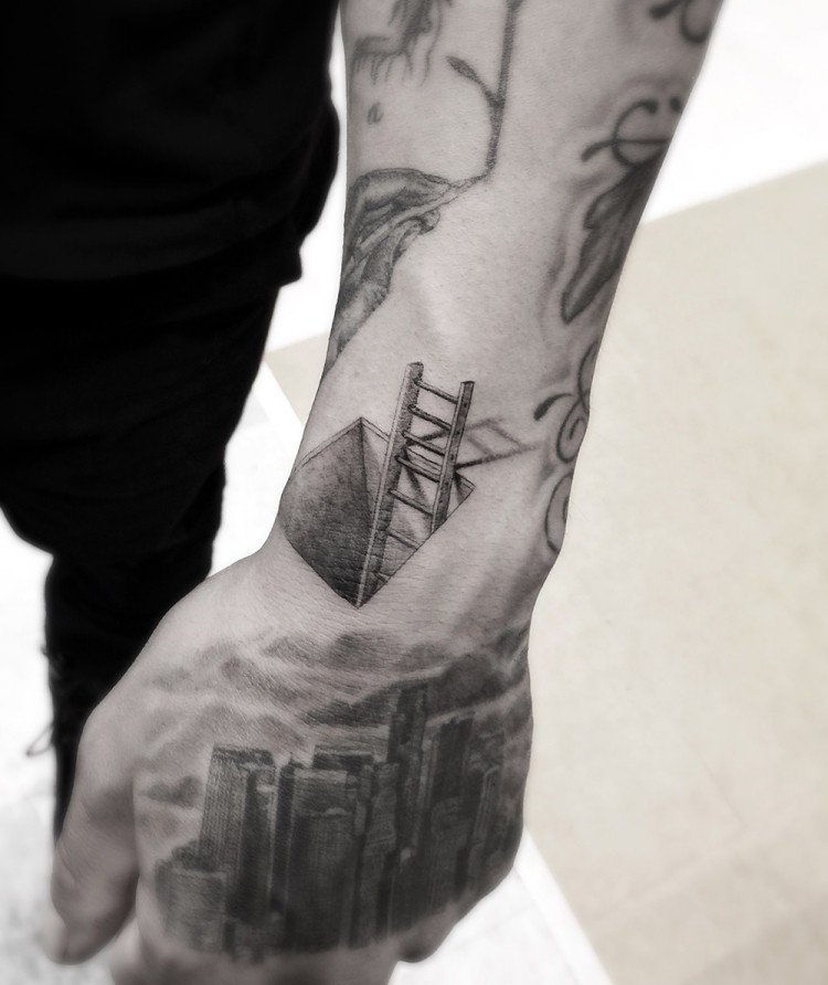 dr-woo-tetovanie-drevený-rebrík-podlaha-zmiznúť