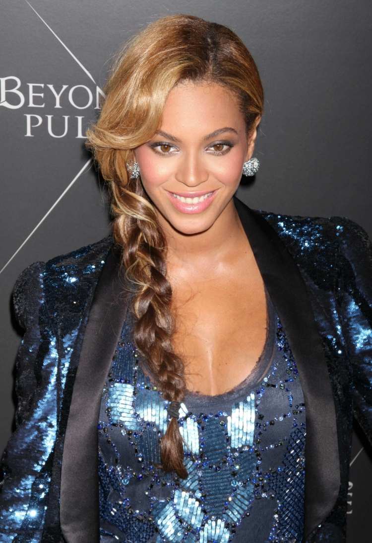 Účes vrkoča bol vytvorený zo štyroch prameňov účesy pre dlhé vlasy vrkoč štyri pramene beyonce