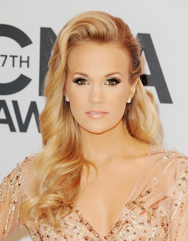 Rozčešte vlasy na jednu stranu Účesy-na-dlhé-vlasy-bok-tvar-lak na vlasy