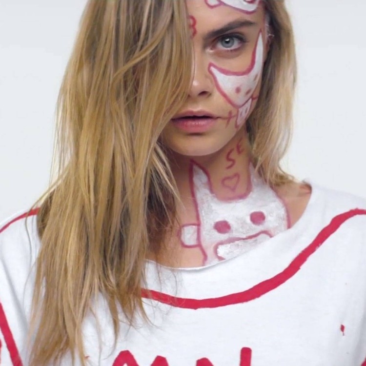 halloween-kostýmy-make-up-antwoord-cara-delevingne-škaredý chlapec