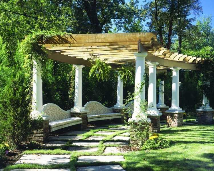 pergola-záhradné stĺpy-dizajn trávnika-záhrady-lavičky-murované-rastliny-stromy
