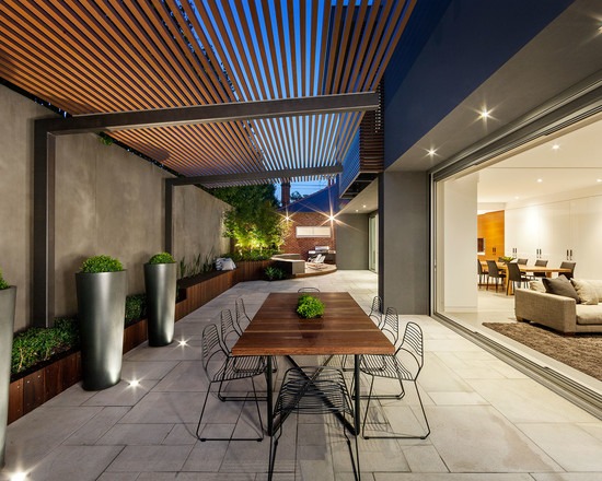 baldachýn box živé ploty jedálenský stôl kovové stoličky