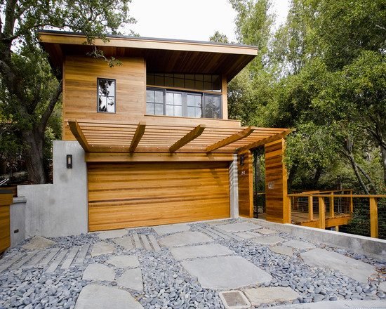 garáž drevená krytina nášľapné kamene štrk