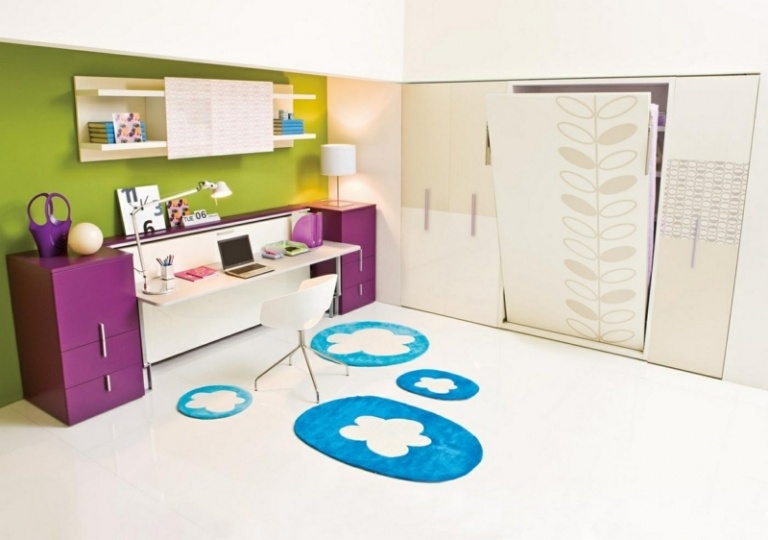 návrh izby pre teenagerov rozkladací stôl stôl zelená stena ružová
