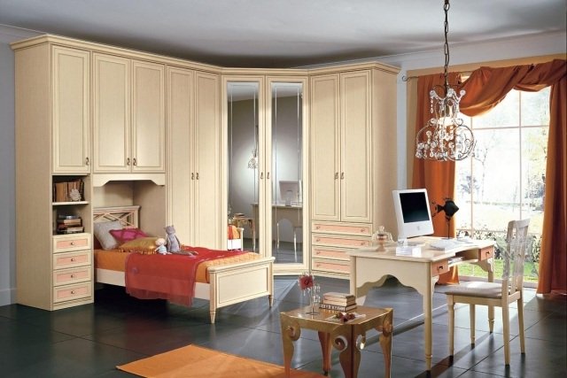 dizajn miestnosti šatník zrkadlo dvere luster dekoratívne