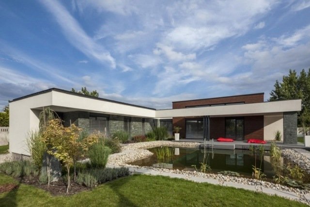 návrh dvora a záhrady-rybník-štrk-okraj-vodné rastliny