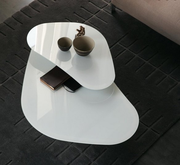 konferenčný stolík biele poličky s vysokým leskom funkčné