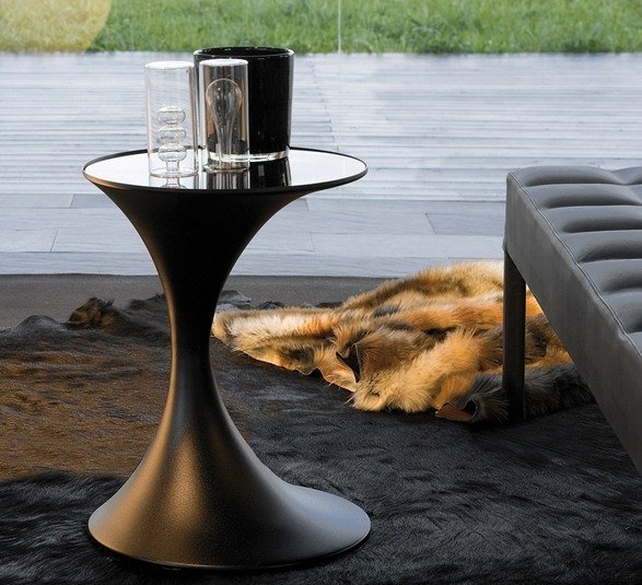 bočný stôl okrúhly čierny matný sklenený povrch