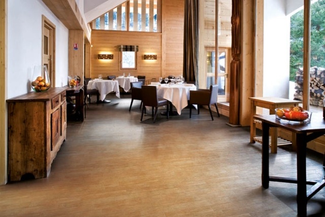 obývacia časť-dlažba-drevená optika-reštaurátor-interiér