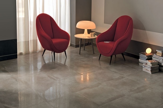 obývačka-podlaha-dlažba-kov-vzhľad-červené-kreslo