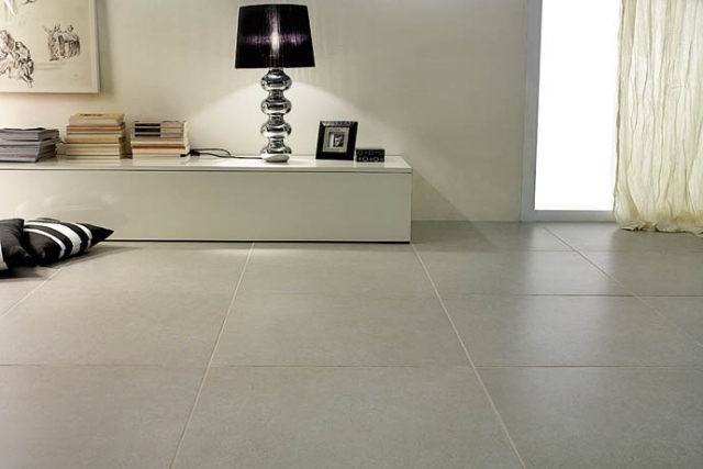 obývačka-veľkoformátová-podlaha-dlažba-matná-svetlo šedá