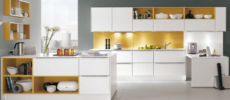 moderné-kuchynský-dizajn-nápady-nobilia-werke-biela-minimalistická-otvorená-žltá-akcenty