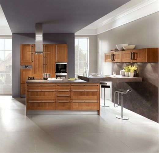 malé-kuchynské-drevené skrinky-mramor-kuchynská linka