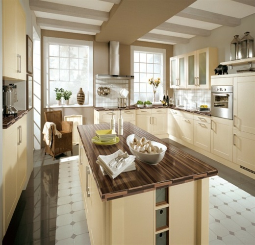 veľká kuchyňa-svetlá farebná schéma