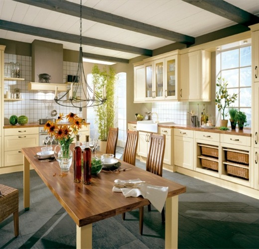 štýl veľkej útulnej kuchyne s vidieckym domom