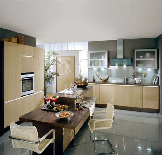 kombinácia malá kuchyňa-jedálenský stôl-pult