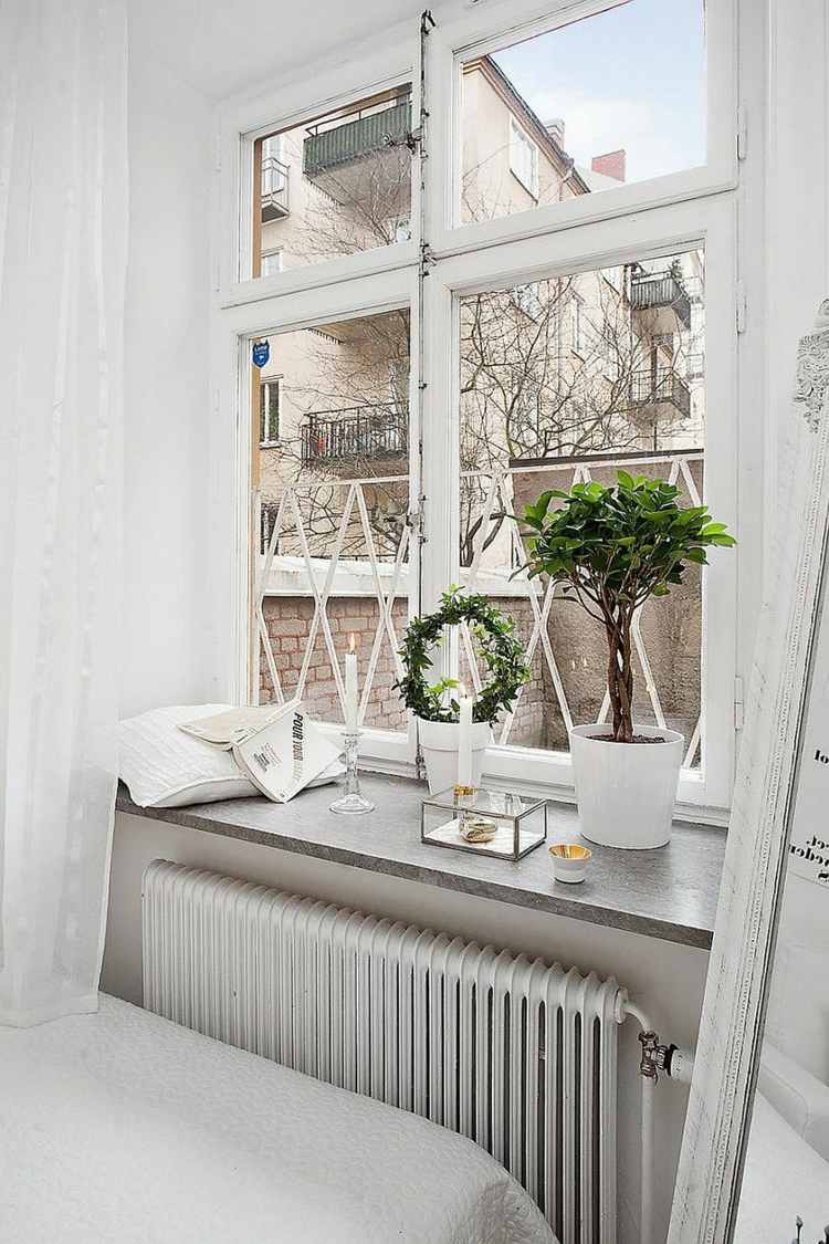 Nápad na parapet do spálne deco okenný parapet polica nápad vykurovanie spálňa kniha strom vankúš