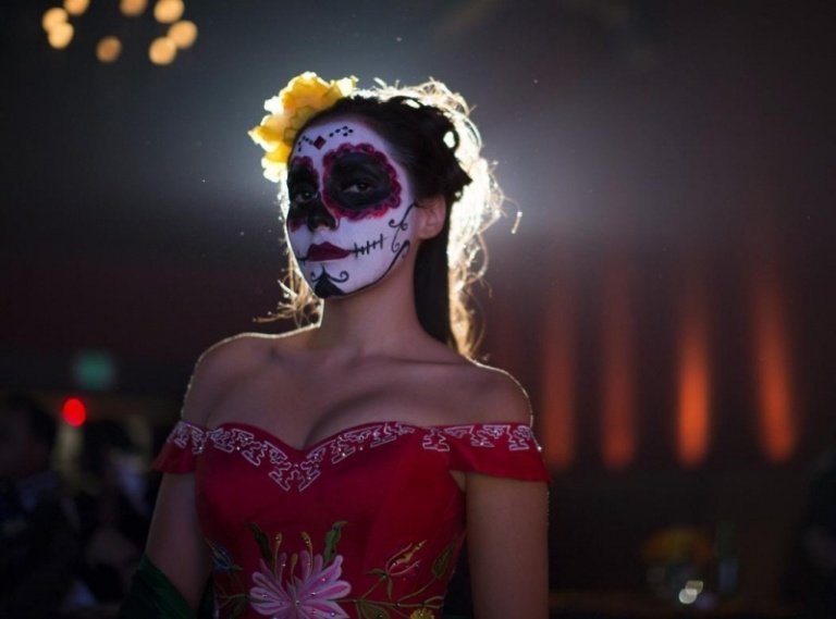 Strašidelné nápady líčenia v čiernej a bielej farbe pre ženy Halloween-make-up-nápady-ženy-strašidelné