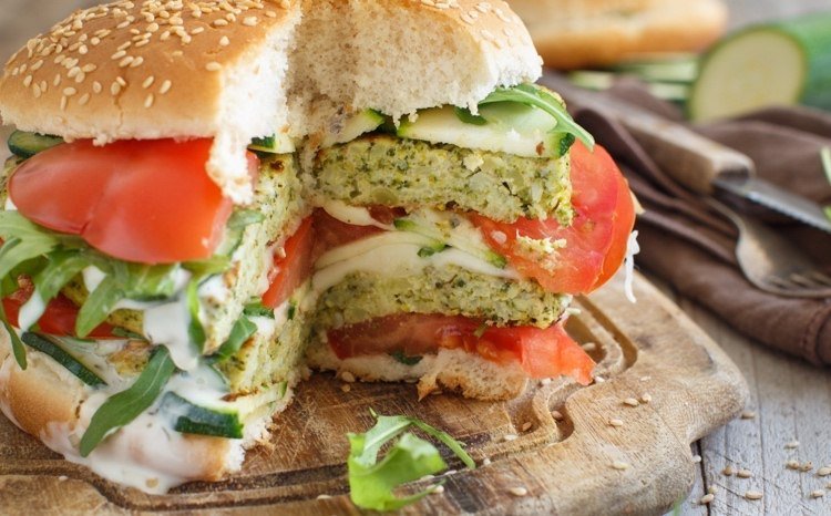 Vychutnajte si brokolicové karbonátky v hamburgeroch