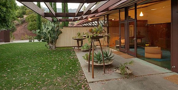 zaujímavé kvetináče tipy pre moderný záhradný dizajn