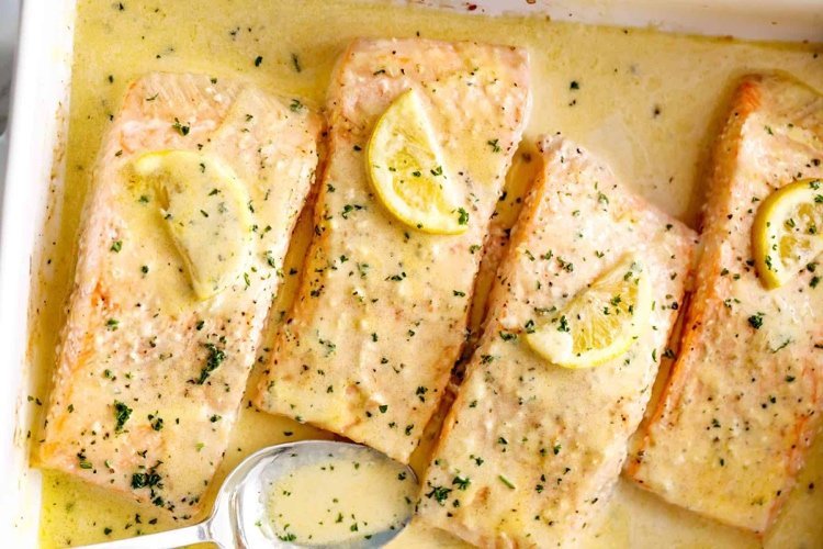 Lososové filety pripravte v rúre s maslom a citrónovou omáčkou