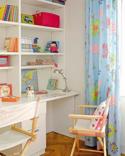 Stolný policový systém