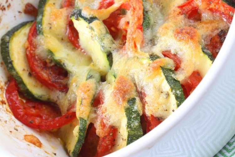 jesenné recepty-vegetariánsko-paradajkovo-syrovo-cuketovo-pečená-rúra