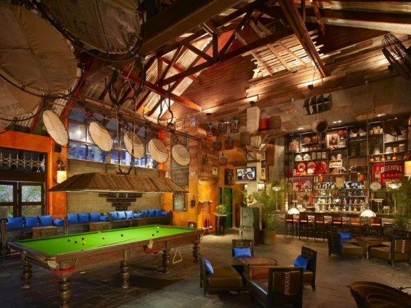 5 -hviezdičkový hotel Phuket Indigo Pearl barový stôl