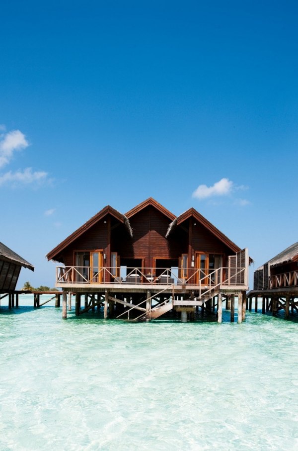 Hotel LUX Maldives stojí na vodnej lagúne LUX Maldivy na chodníkoch vodnej lagúny