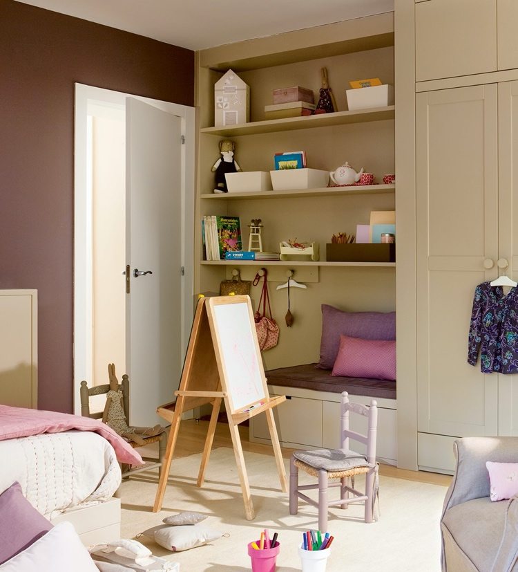 Detská izba pre dievčatá 3-6 rokov so vstavanou skriňou, posedením a policami