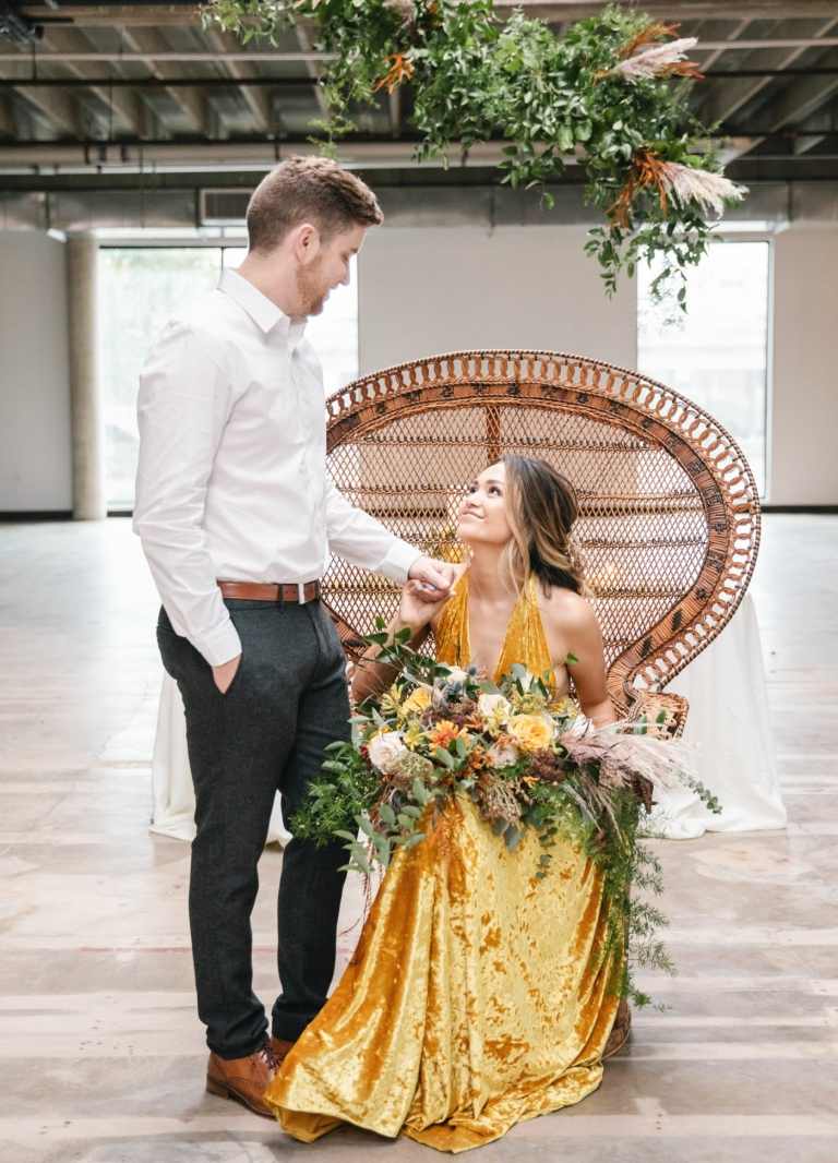 Zamat v zlatožltej farbe vytvára krásny lesk a vyzerá veľmi vznešene