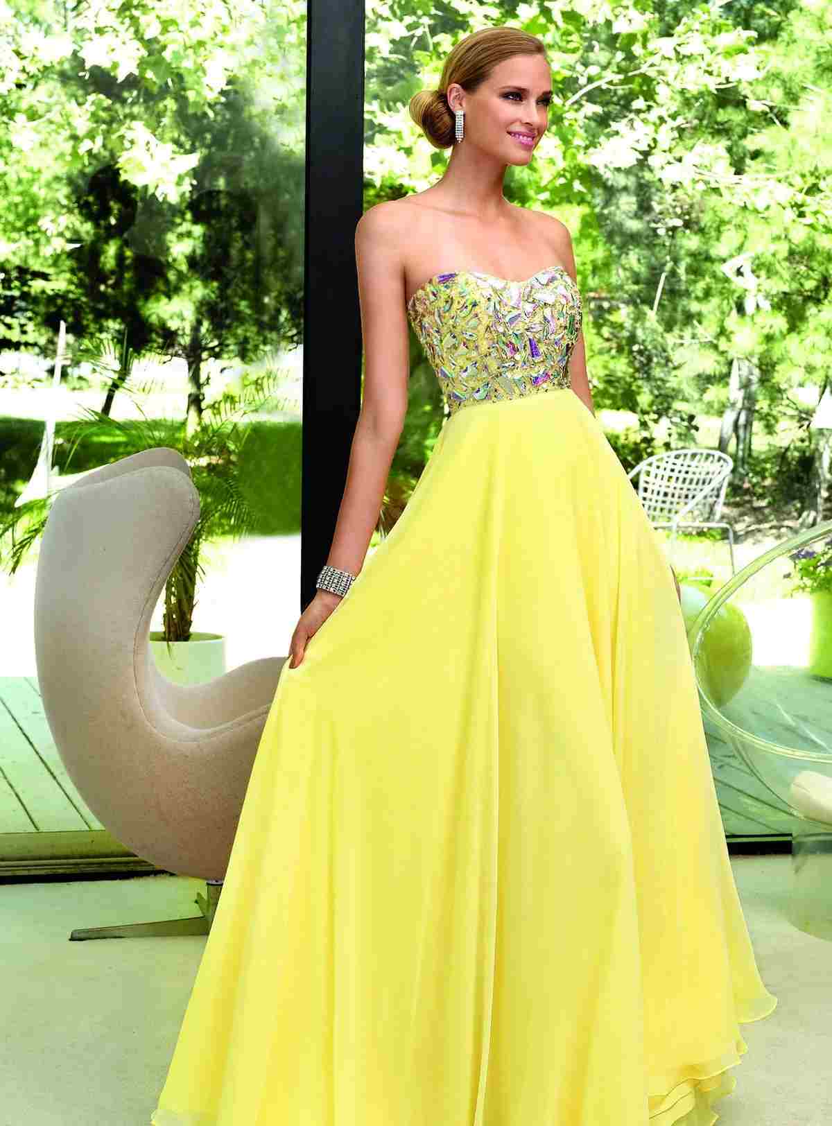 Poprsie s kamienkami, bez ramienok a rukávov a jednoduchou voľnou sukňou