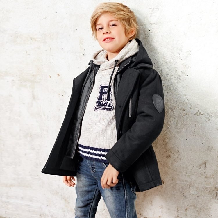 ležérny, športový look pre malých chlapcov - outfit a účes účesy-malí-chlapci-móda-módne-trendy-rifle