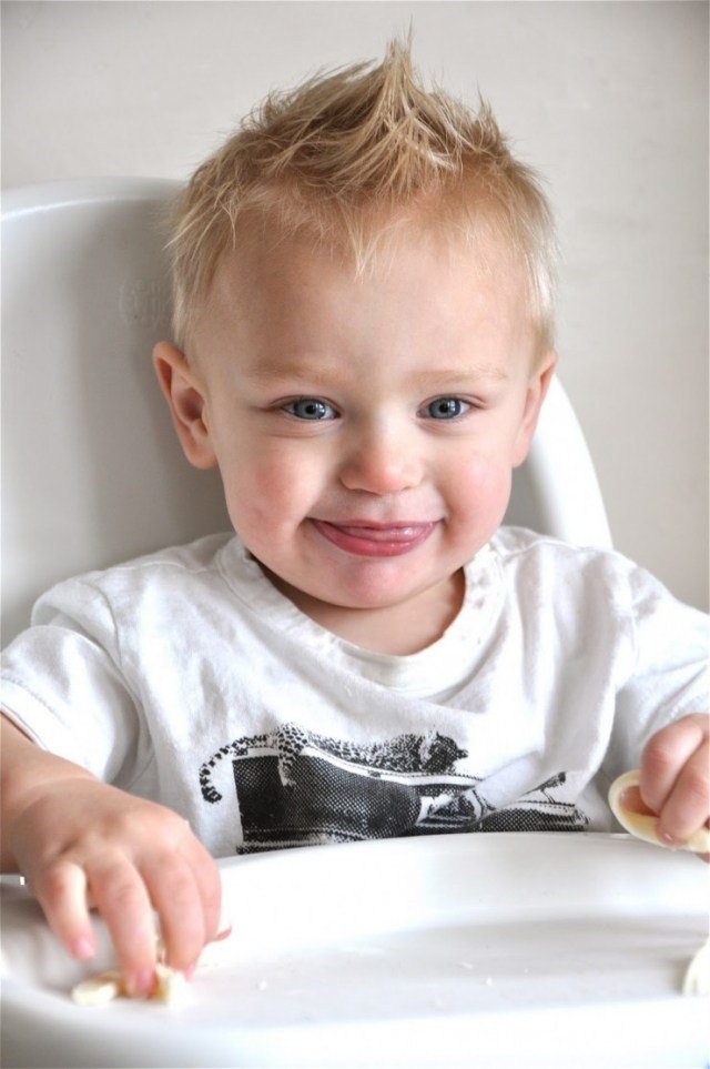 Skvelé upravené vlasy pre deti - upravené pomocou gélu s-gélom-veľmi upravené vlasy-sekcie-krásne-detské-účesy-chlapci