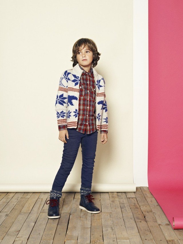 Chlapčenské účesy-stupňované boky-cool outfit v duchu doby Chlapec-účes-stupňovité-strany-cool-outfit-v trende