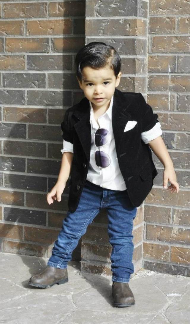 Nápady na účes malého chlapca s bočným delením-starostlivo česané účesy-nápady-pre-malých-chlapcov-stranícky rozdelené-starostlivo česané