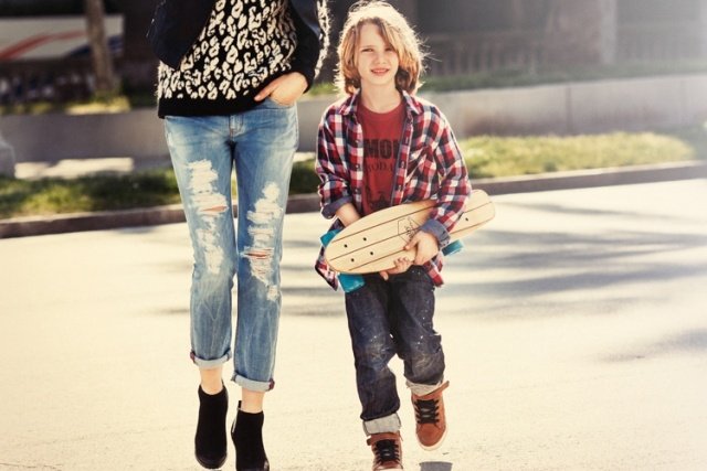 Skvelé nápady pre chlapcov so stredne dlhými vlasmi s bočne prehádzanými vlasmi stredne dlhé vlasy-s-chlapcami-bočnou lopatou-trochu-krútené-skrz