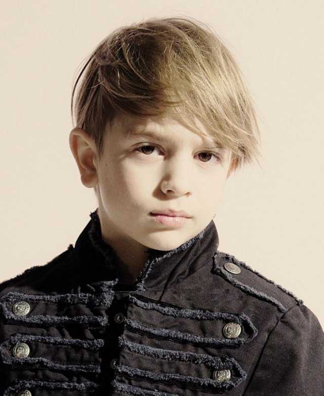 elegantné nápady na účes pre mladých mužov a teenagerov s dlhým bočným delením šik-účes-nápady-pre-chlapov-rozchod s dlhou stranou