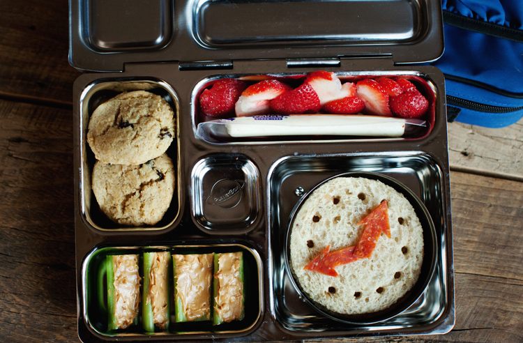 Obedový box, nápady na jedlo pre deti, rolky, nástenné hodiny, ukazovátko, šunka