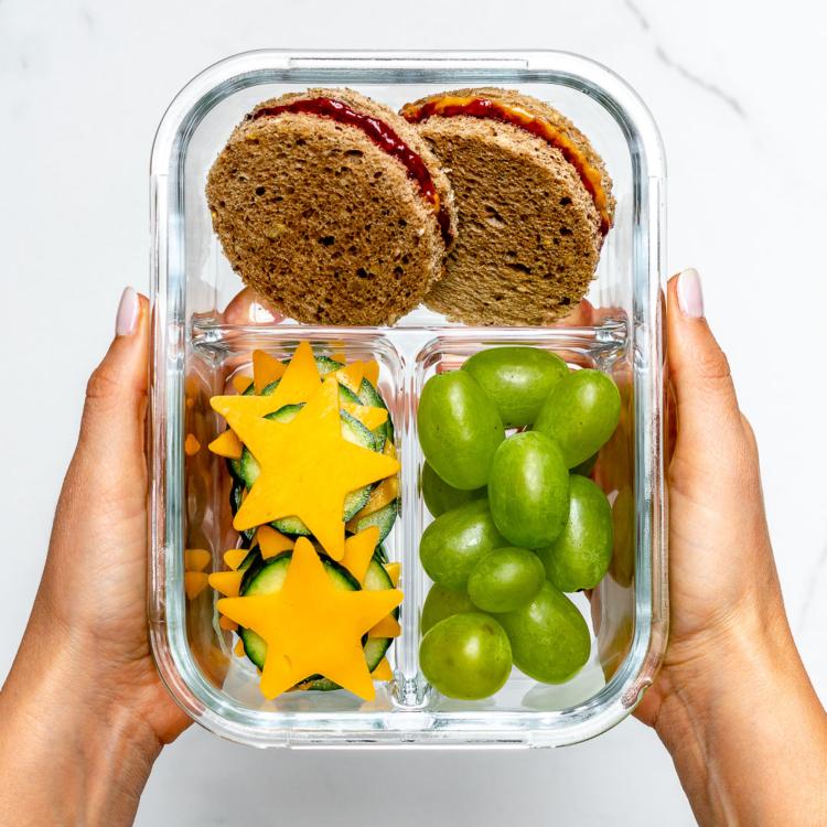 nápady na zdravý obedový box pre deti, syr vyrezaný hviezdičkou