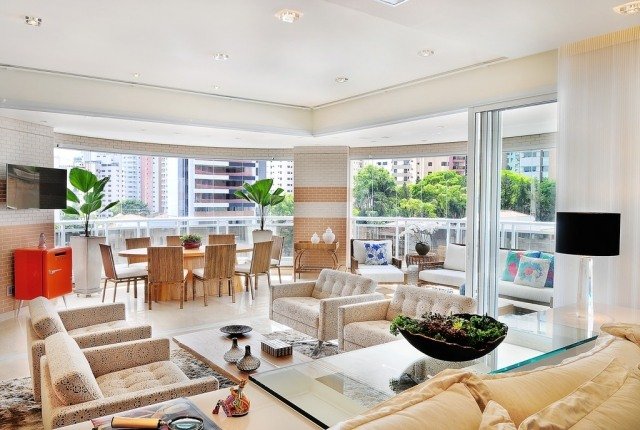 dizajnová obývacia izba-moderné zariadenie v podkroví-tehlové steny-jedálenský kút v dreve dizajn-obývačka-moderné-zariadenie-v štýle podkrovia-steny-biele-tehly-jednoduché