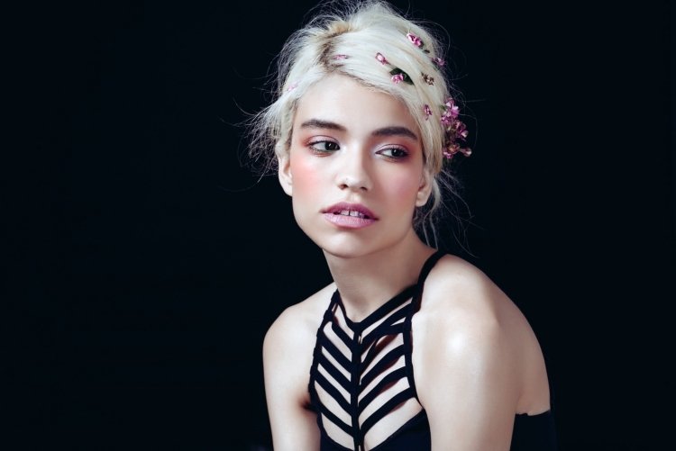 Očné tiene a pery v jemnom odtieni ružovej Tipy na jarné líčenie tipy na líčenie-jemné-ružové-nuansy-hnedé oči