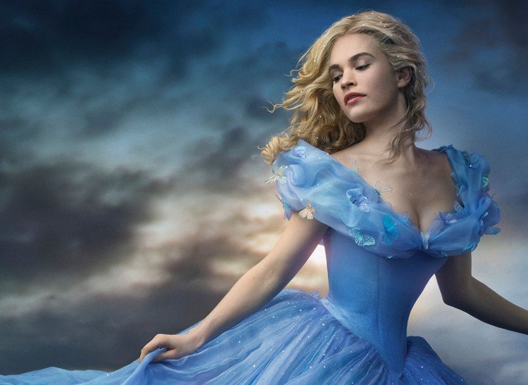 Účes Popolušky s trblietavými perlami vo vlasoch Halloween-makeup-účesy-popoluška-vlasy-umelé perly