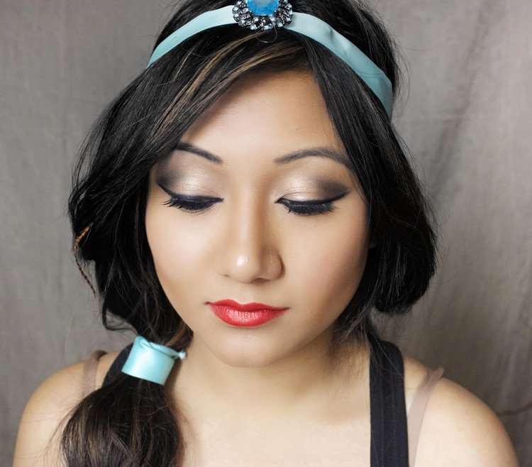 Nápady na líčenie jasmínovej princeznej - s čiernym kohlom a tehlovočerveným rúžom Halloween-makeup-účesy-princezná-jazmín-makeup-vlasy