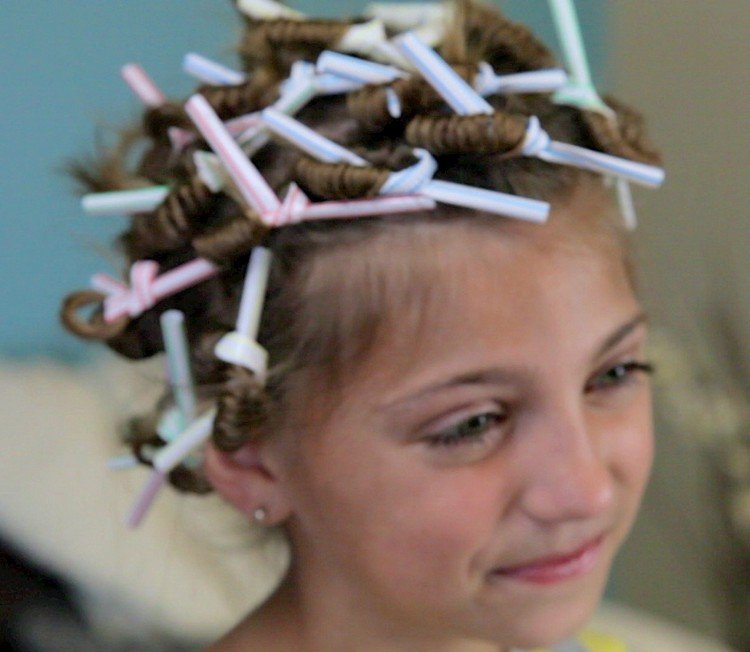 Vytvorte si účes Disney Princess Merida sami Halloween-make-up-účesy-kučery-červené-vlasy-merida-princezná